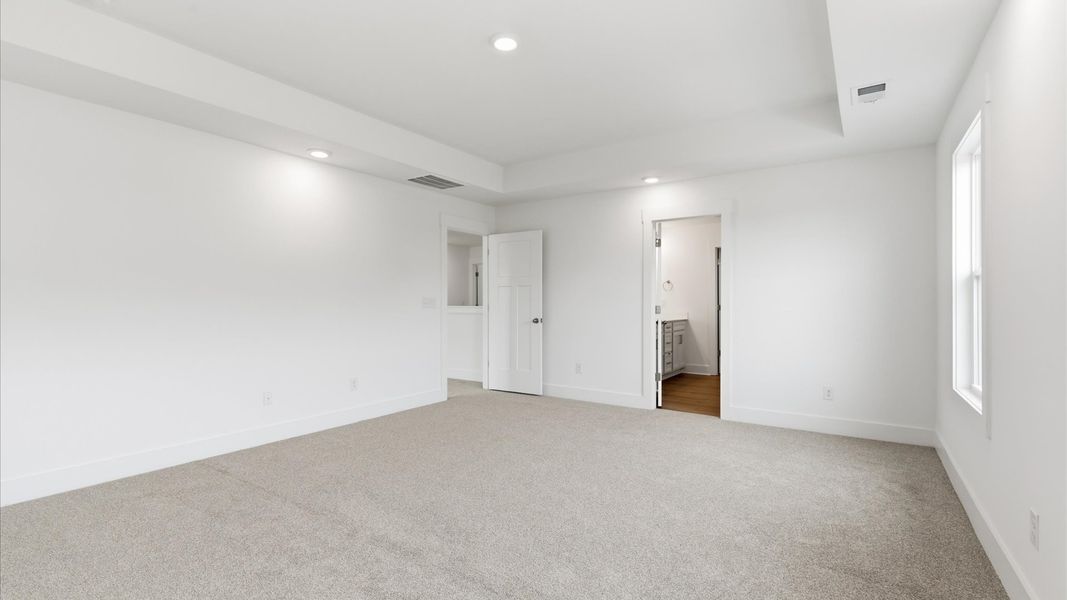 Desirable primary suite layout with spacious en suite bath in a proven, established community, Foxbank