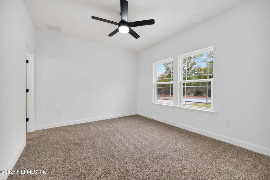 Spacious, unfurnished interior of a new home in , Middleburg (Image 11).