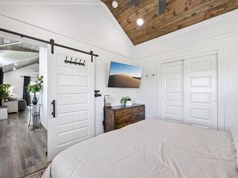 Furnished interior view inside a new home in , Bacliff (Image 13).