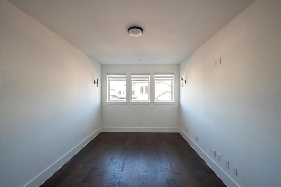 Spacious, unfurnished interior of a new home in , Frisco (Image 27).