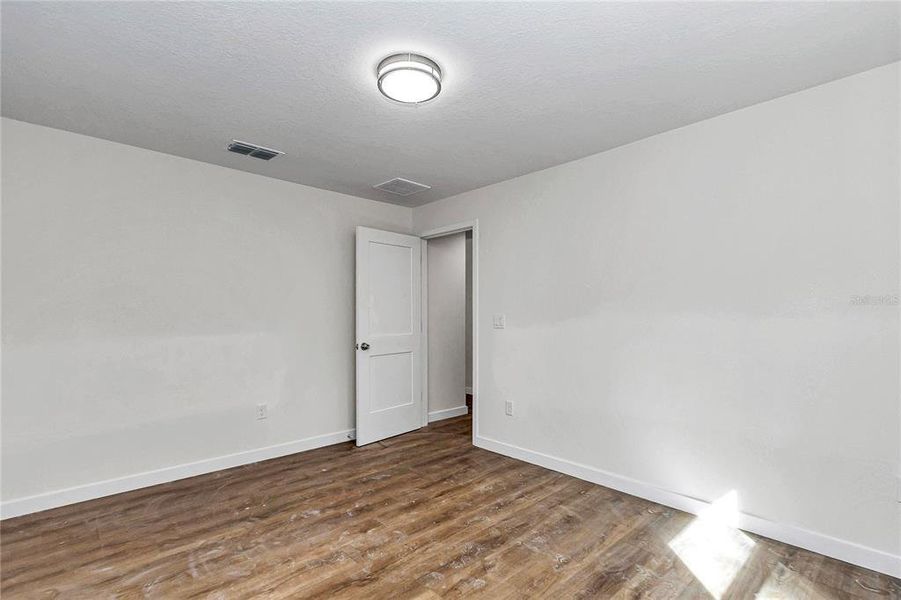 Spacious, unfurnished interior of a new home in , Dunnellon (Image 20).