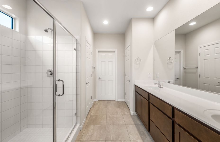 Furnished interior view inside a new home in El Cidro, Goodyear (Image 11).