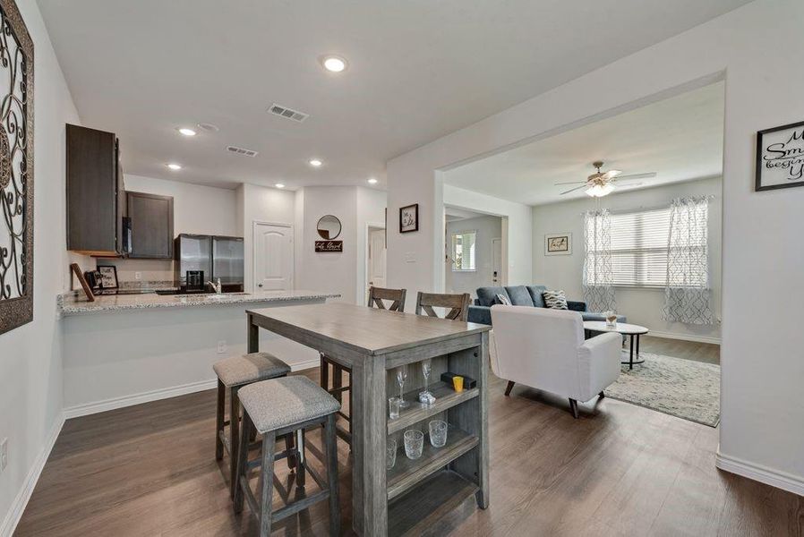 Furnished interior view inside a new home in Enchanted Bay, Fort Worth (Image 8). Furnished interior view inside a new home in Enchanted Bay, Fort Worth (Image 8).