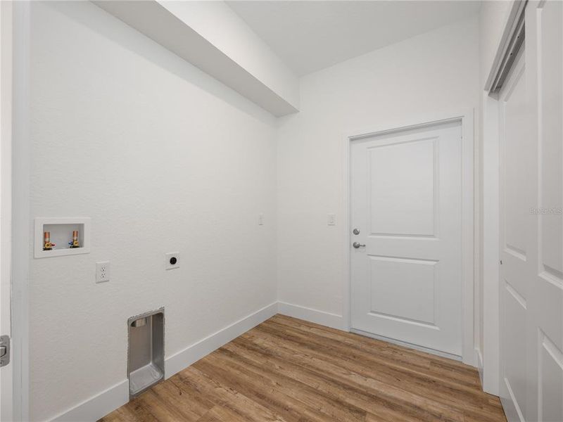 Spacious, unfurnished interior of a new home in , Deland (Image 26).