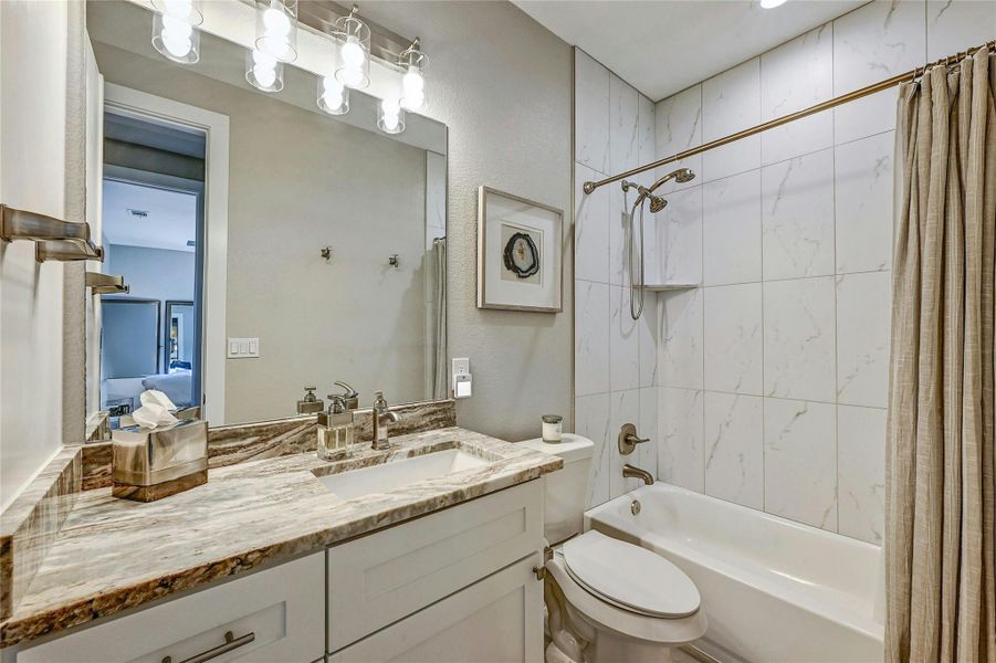 Furnished interior view inside a new home in , Horseshoe Bay (Image 20).