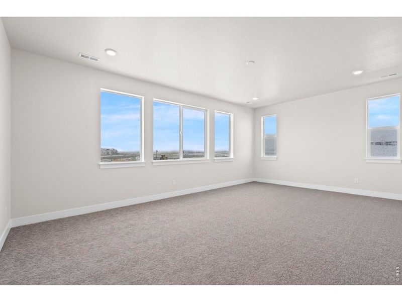 Spacious, unfurnished interior of a new home in , Fort Collins (Image 7).