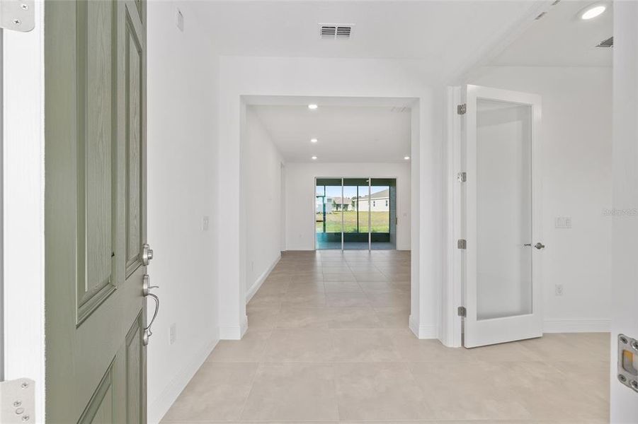 Spacious, unfurnished interior of a new home in , Ocala (Image 17).