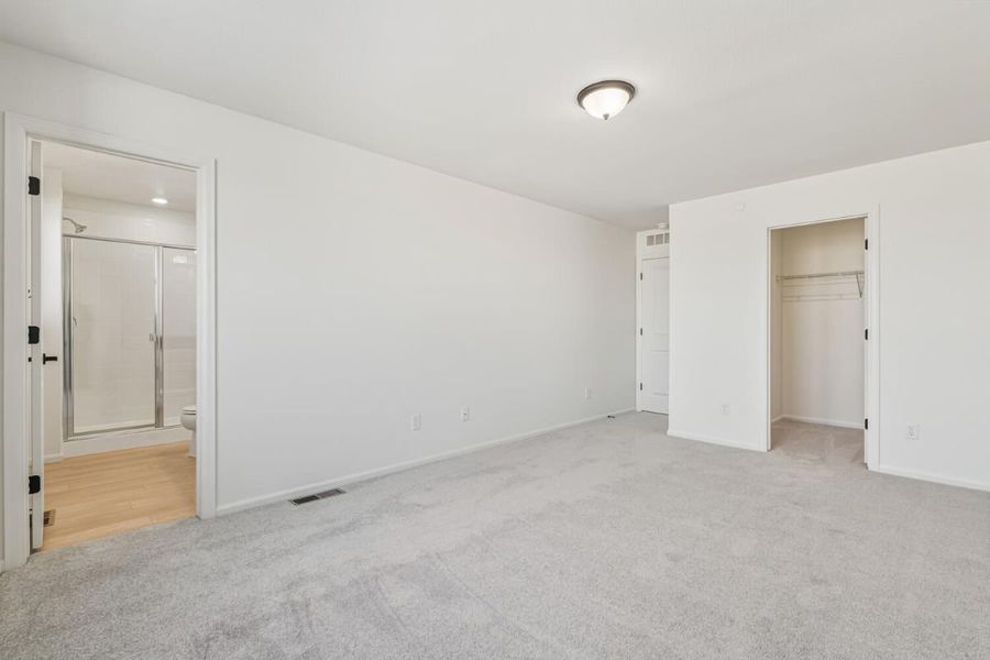 Spacious, unfurnished interior of a new home in Turnberry Villas, Commerce City (Image 6).