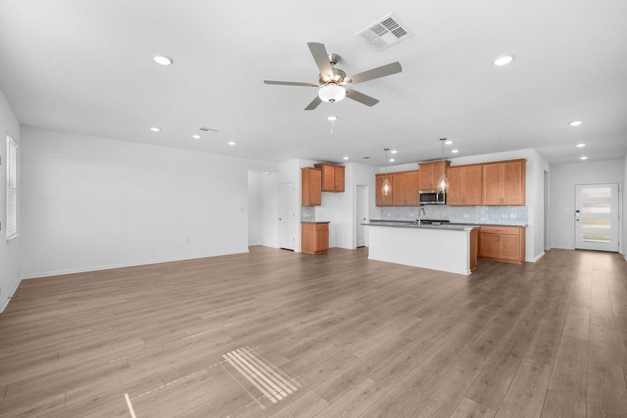 Spacious, unfurnished interior of a new home in Lisso 60s, Pflugerville (Image 13).