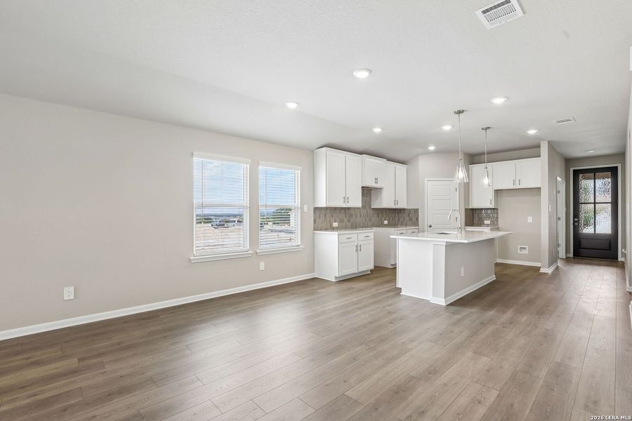Spacious, unfurnished interior of a new home in Thomas Pond, San Antonio (Image 15). Spacious, unfurnished interior of a new home in Thomas Pond, San Antonio (Image 15).