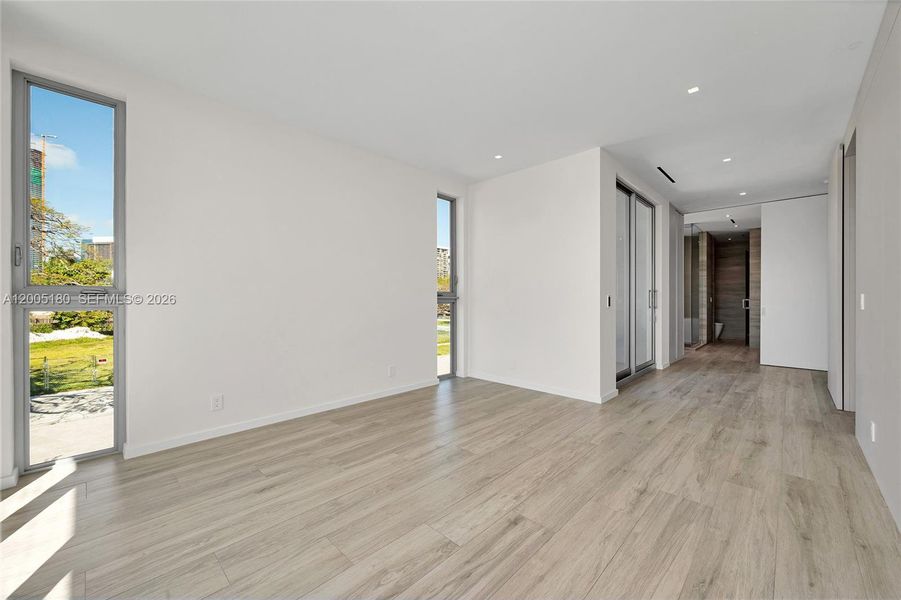 Spacious, unfurnished interior of a new home in , Miami (Image 56).