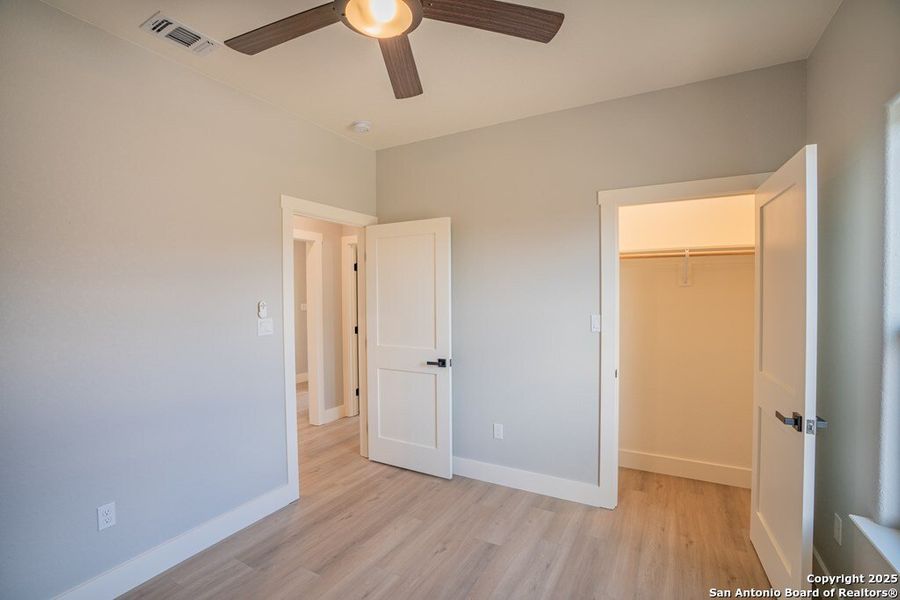 Spacious, unfurnished interior of a new home in , Kerrville (Image 17).