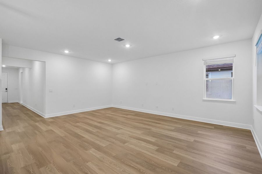 Spacious, unfurnished interior of a new home in Legends Preserve - Signature Series, Daytona Beach (Image 11).