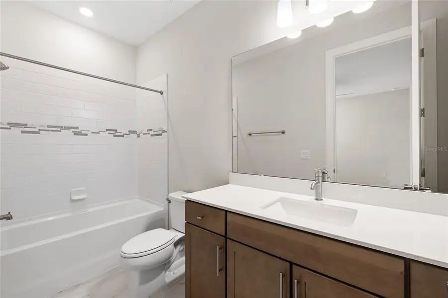 Furnished interior view inside a new home in , Mount Dora (Image 19).