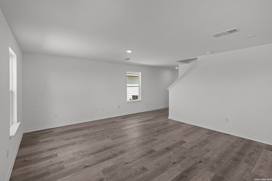 Spacious, unfurnished interior of a new home in Horizon Ridge, San Antonio (Image 25).