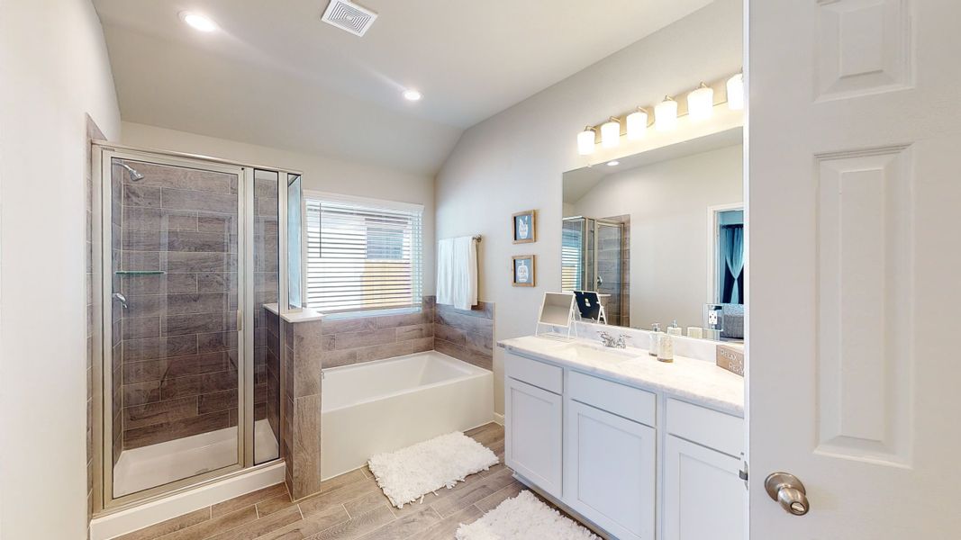 Representative furnished interior of a home built from the Floor Plan 2121 by Colina Homes in Grand Magnolia, Magnolia (Image 35). Representative furnished interior of a home built from the Floor Plan 2121 by Colina Homes in Grand Magnolia, Magnolia (Image 35).