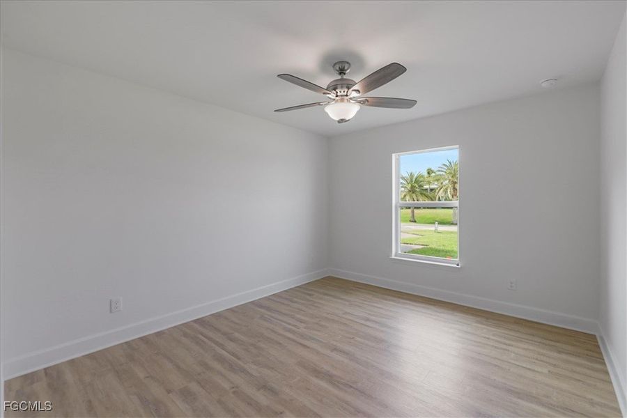 Spacious, unfurnished interior of a new home in Cape Coral, Cape Coral (Image 24).