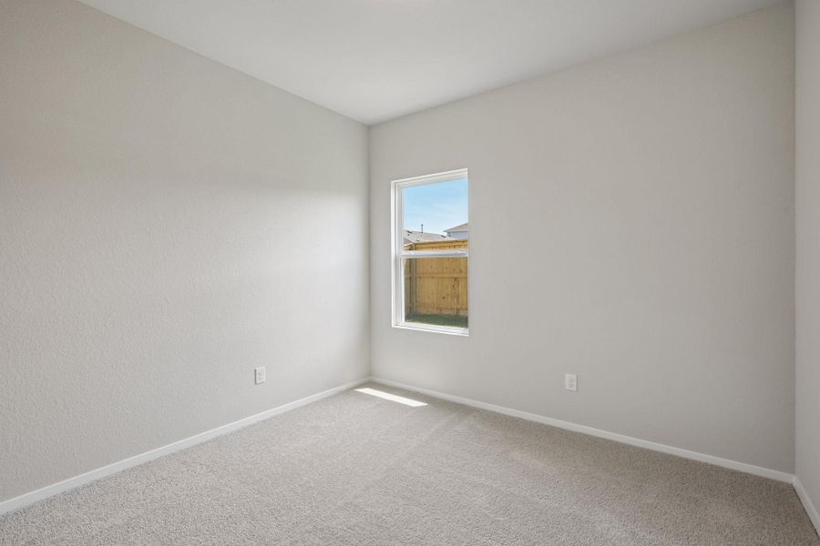 Spacious, unfurnished interior of a new home in Cloverleaf, Austin (Image 13).