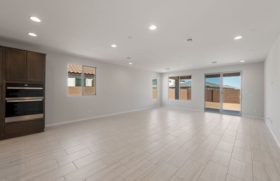 Spacious, unfurnished interior of a new home in Artisan at Asante, Surprise (Image 25). Spacious, unfurnished interior of a new home in Artisan at Asante, Surprise (Image 25).