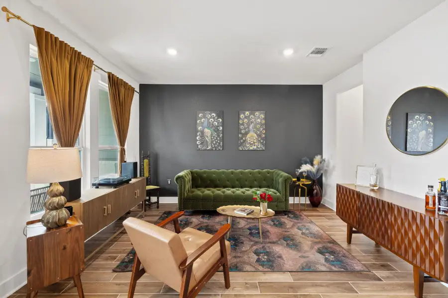 Sitting room with recessed lighting