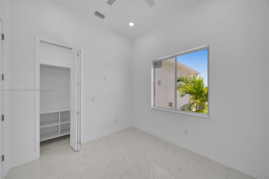 Spacious, unfurnished interior of a new home in , Cape Coral (Image 18).