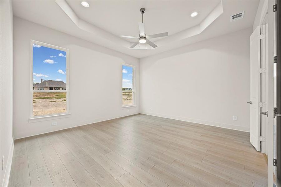 Spacious, unfurnished interior of a new home in Tuscan Estates (1 Acre Lots), Waxahachie (Image 25).