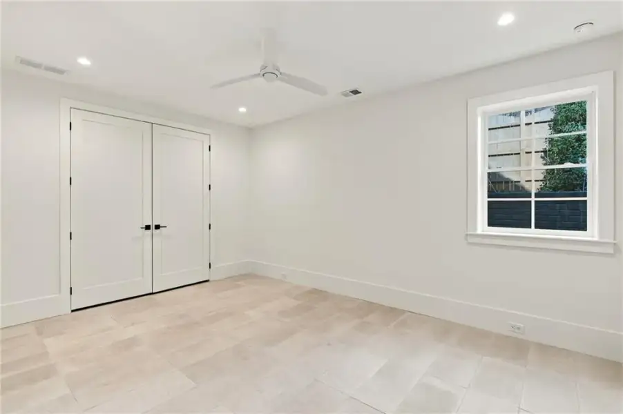Spacious, unfurnished interior of a new home in , Atlanta (Image 27).