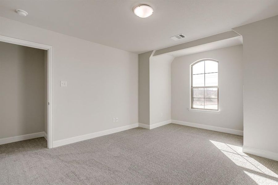 Spacious, unfurnished interior of a new home in Knight's Landing on Eden Road, Arlington (Image 34).