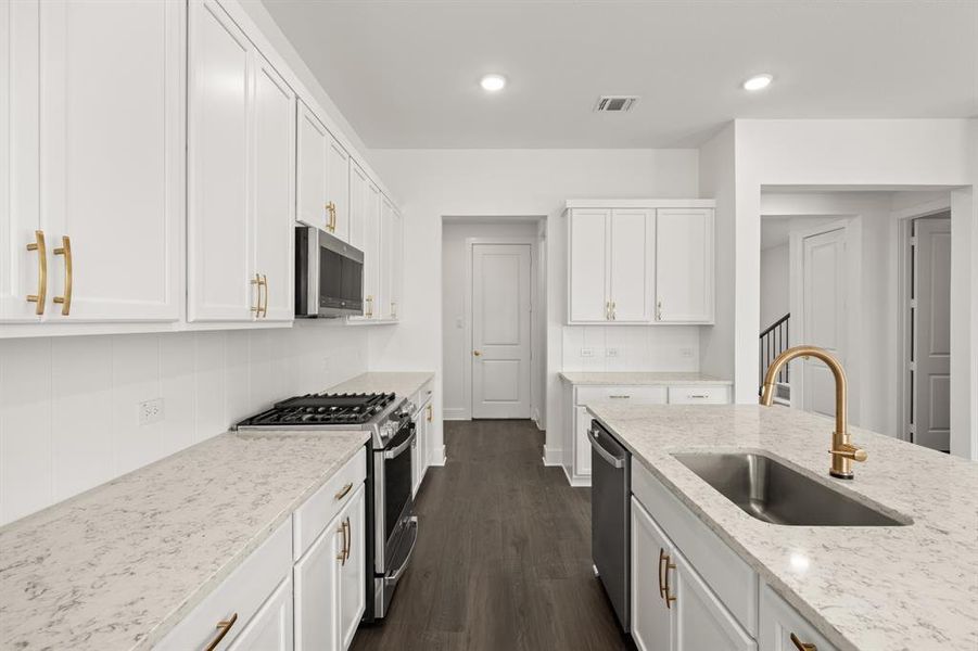 1725 Nesting Robin- Kitchen-4778