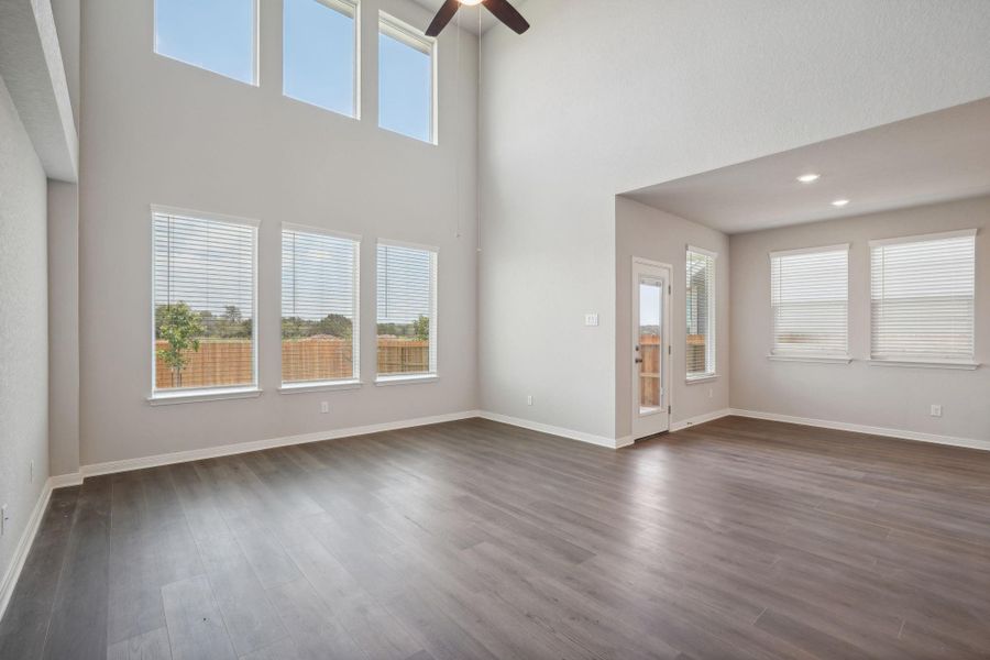 Spacious, unfurnished interior of a new home in Kingdom Heights, Rosenberg (Image 19).