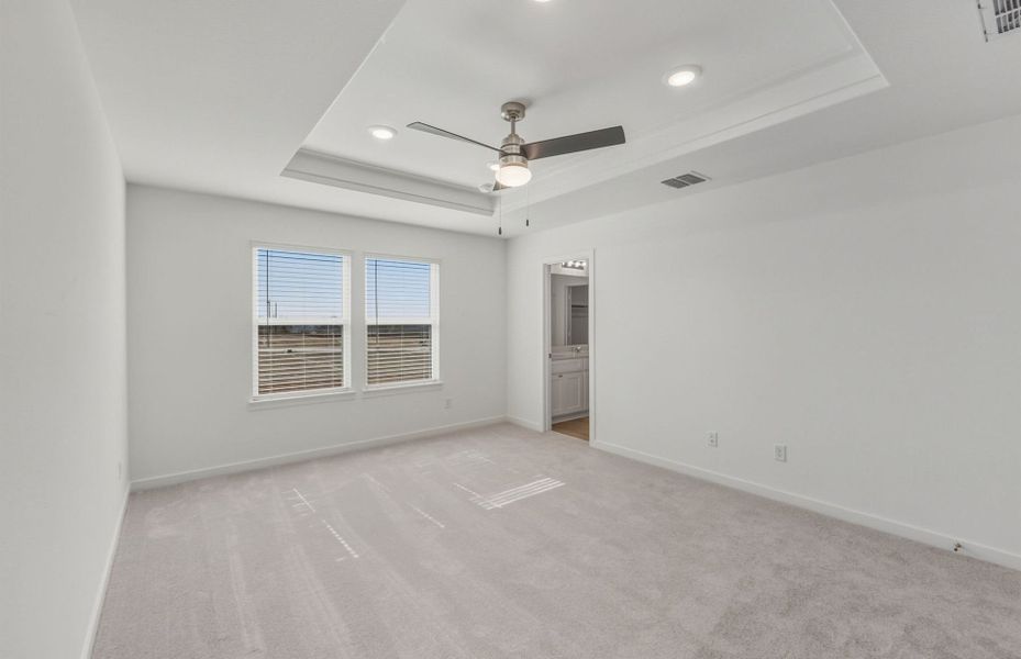Spacious, unfurnished interior of a new home in Sunfield, Buda (Image 42).
