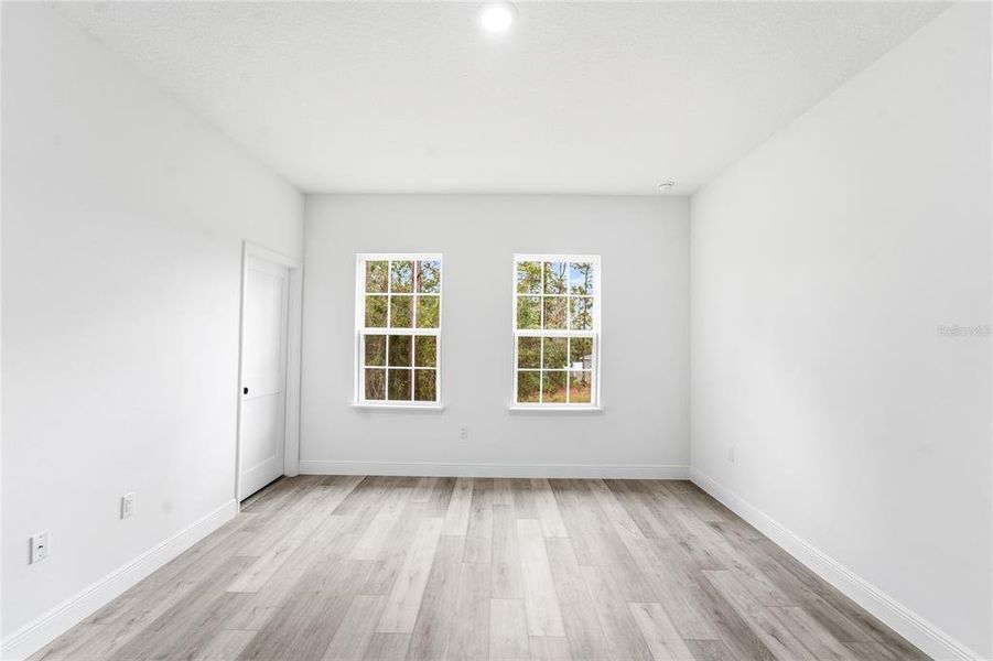 Spacious, unfurnished interior of a new home in , Ocala (Image 31).