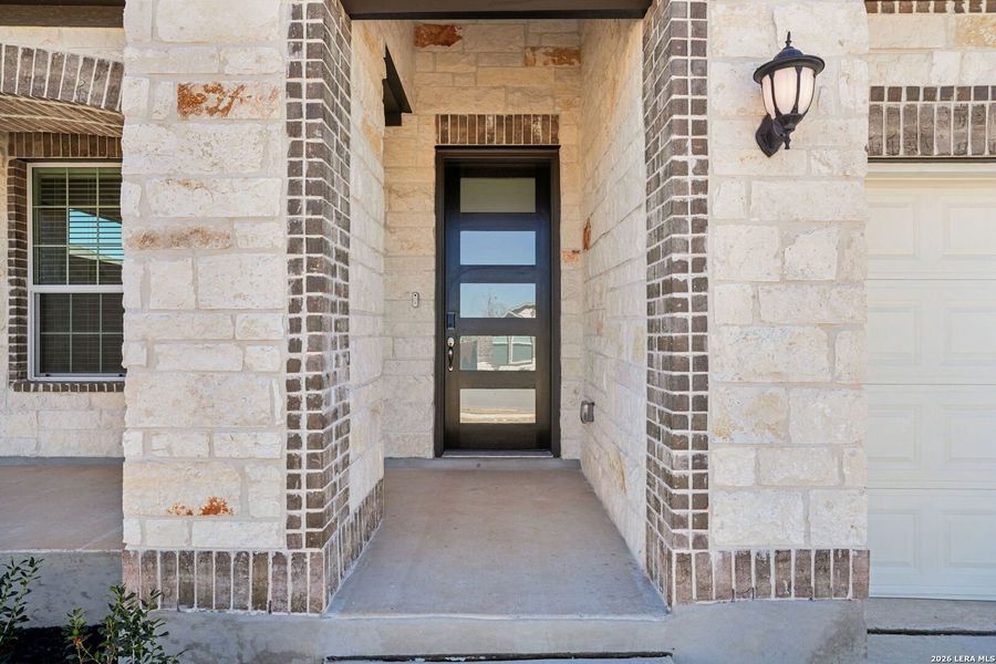 Exterior details and patio area of a home in Carmel Ranch, Schertz (Image 25).