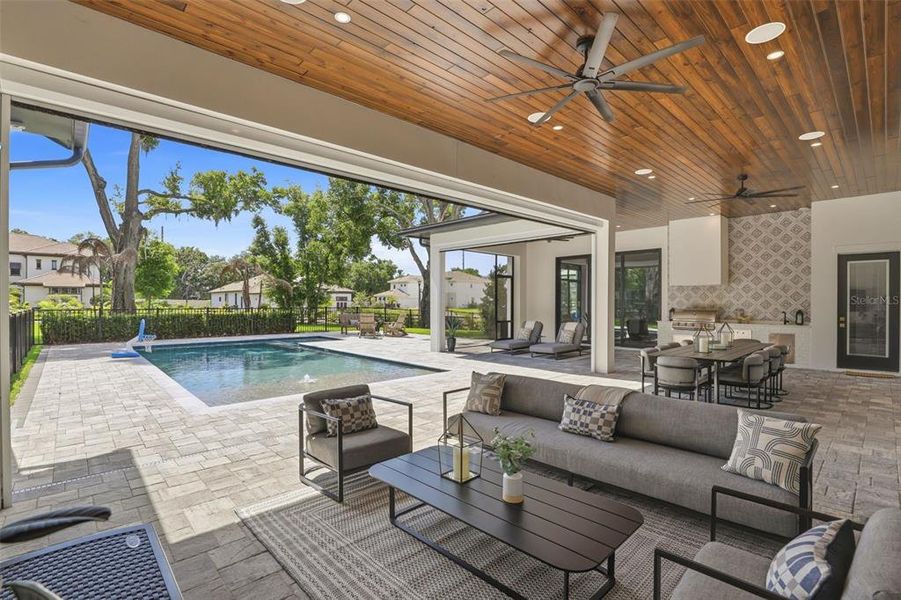 Exterior details and patio area of a home in , Gotha (Image 3).