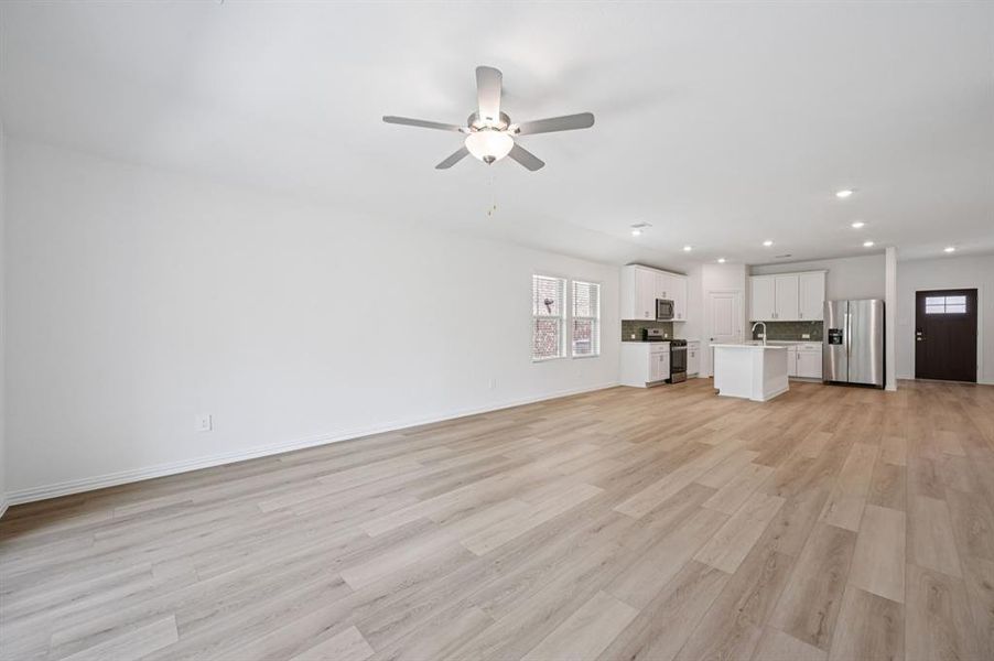 Photo is not of the actual home, but is an inspirational photo of builder’s model home and may depict options, furnishings, and/or decorator features that are not included. Photo is not of the actual home, but is an inspirational photo of builder’s model home and may depict options, furnishings, and/or decorator features that are not included.