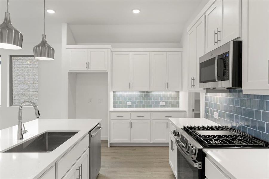 12. 3304 Red Hill - Kitchen (3) 12. 3304 Red Hill - Kitchen (3)