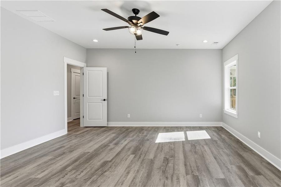 Spacious, unfurnished interior of a new home in , Dallas (Image 24).