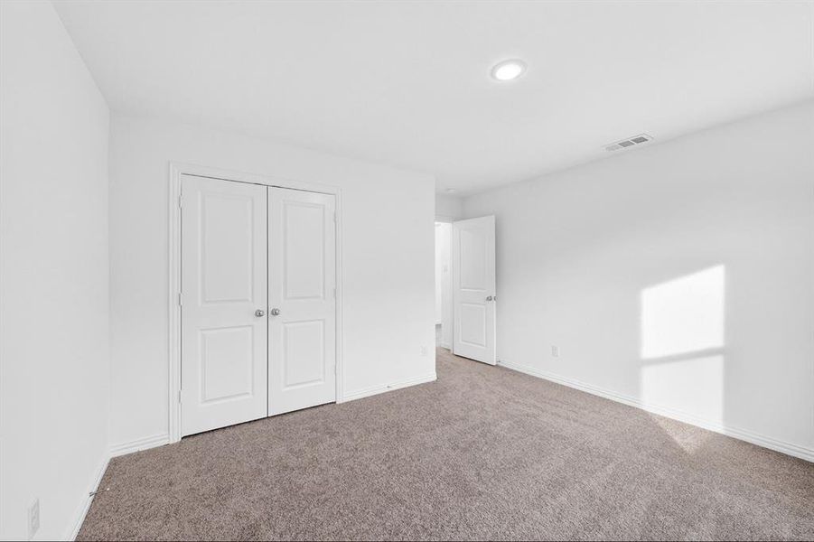 Spacious, unfurnished interior of a new home in Tarrytown, Crowley (Image 19).