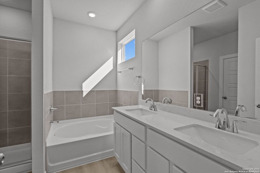 Furnished interior view inside a new home in Cinco Lakes, San Antonio (Image 12).