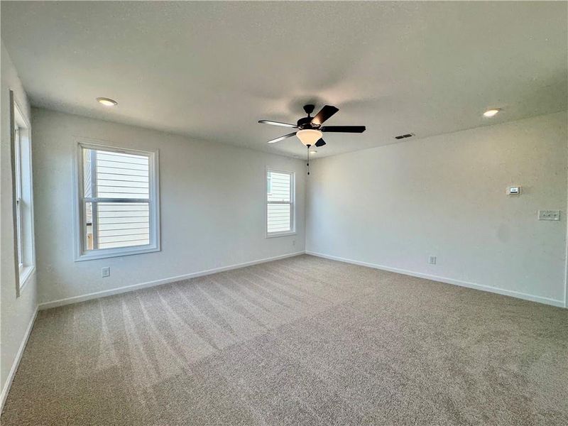 Spacious, unfurnished interior of a new home in Eastlyn Crossing, Flowery Branch (Image 14).