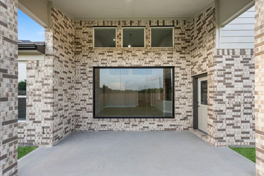 Exterior details and patio area of a home in Morton Creek Ranch, Katy (Image 3).