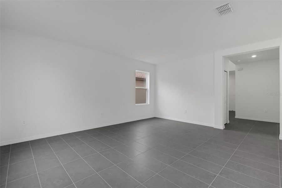 Spacious, unfurnished interior of a new home in Southpointe, Palmetto (Image 30).