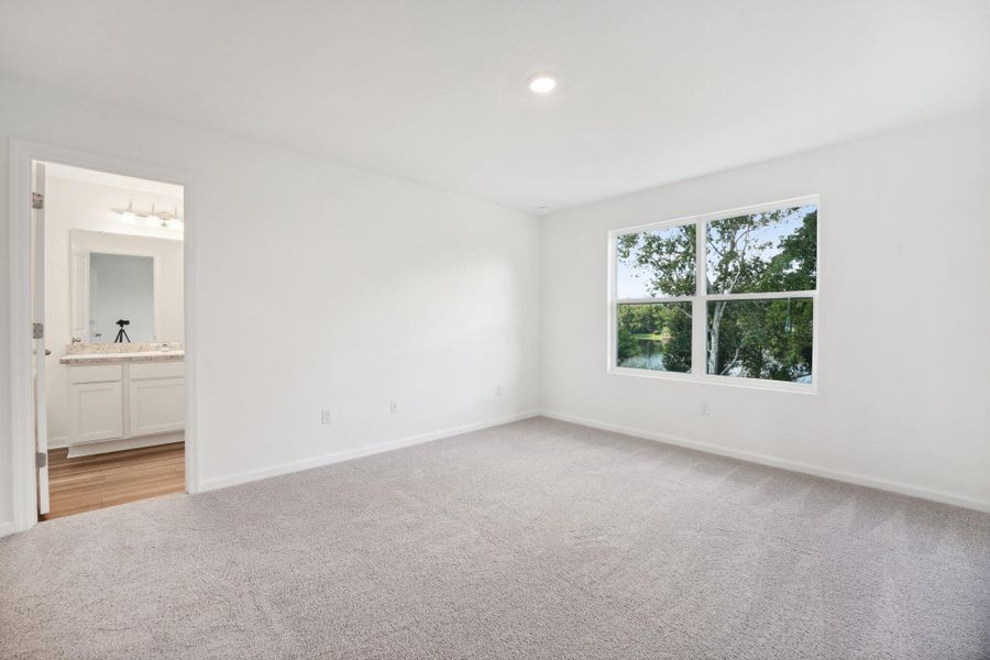 Spacious, unfurnished interior of a new home in Halstead, Moncks Corner (Image 6).