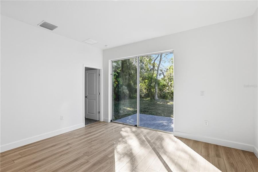 Spacious, unfurnished interior of a new home in , Sanford (Image 29).