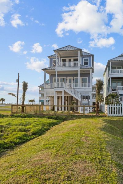 Exterior details and patio area of a home in , Galveston (Image 34).