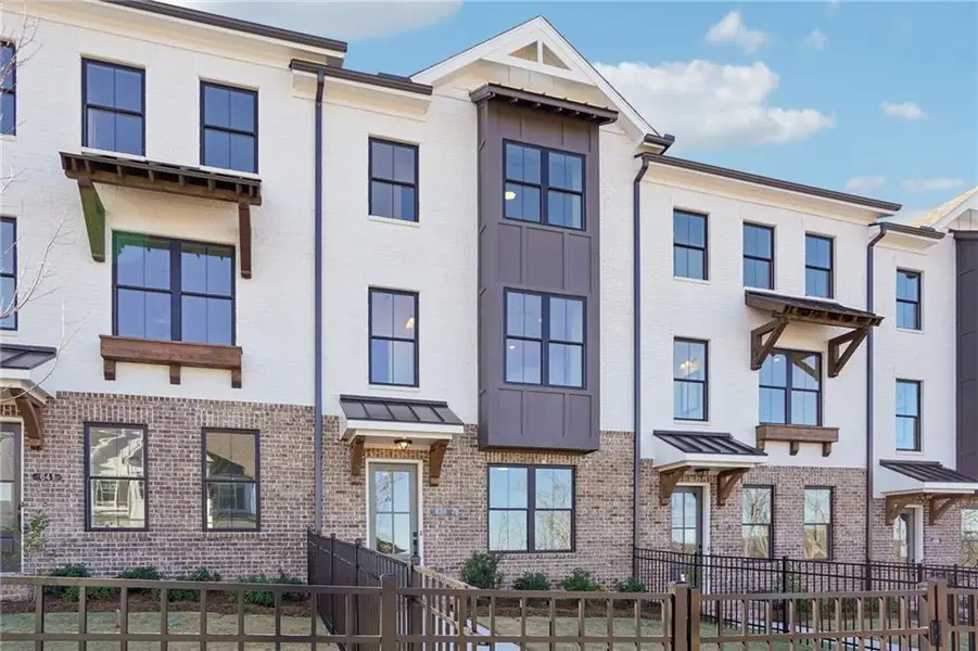 Image 32 of a home in Palisades Townhomes.