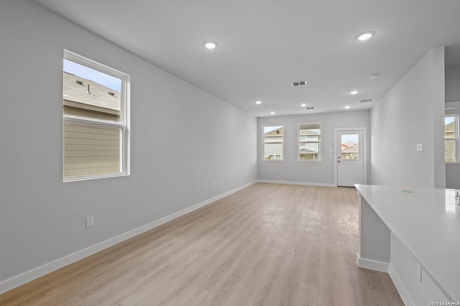 Spacious, unfurnished interior of a new home in Hacienda, San Antonio (Image 27). Spacious, unfurnished interior of a new home in Hacienda, San Antonio (Image 27).