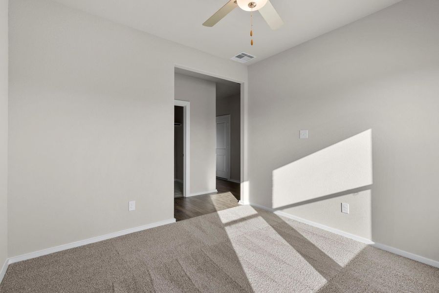 Spacious, unfurnished interior of a new home in Laurel Landing, Alvin (Image 18).