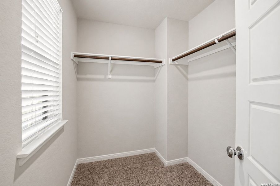 Spacious, unfurnished interior of a new home in Winding Brook, San Antonio (Image 17).