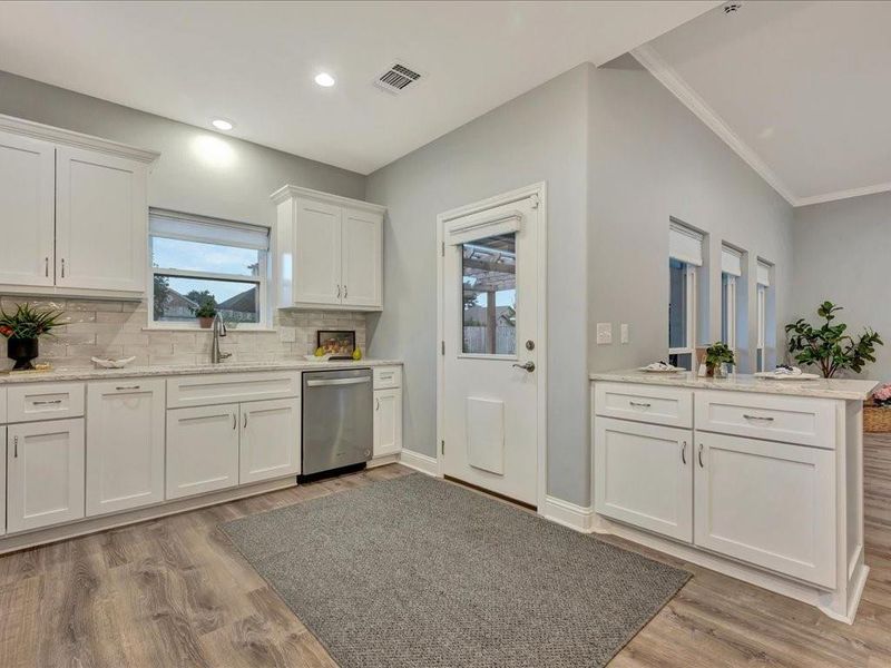 Furnished interior view inside a new home in , Lufkin (Image 11).
